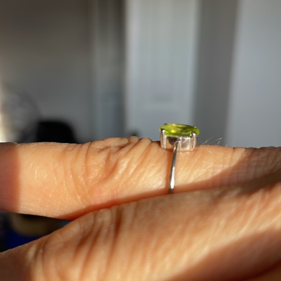 Sterling Silver Peridot ring - Picture 2 of 5